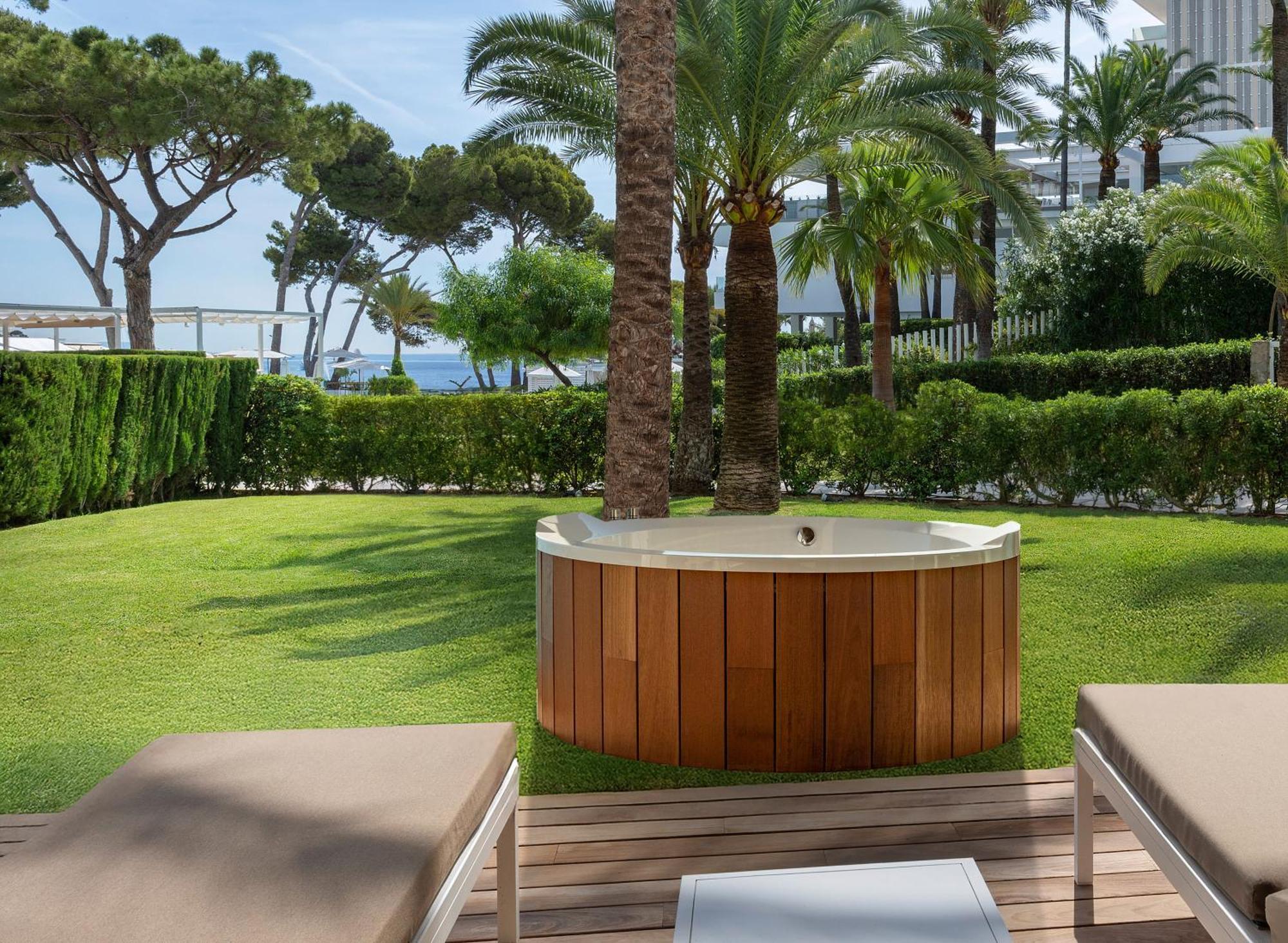 Melia South Hotel 4*